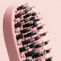 Detalle de las cerdas y pines de nylon de MistBrush